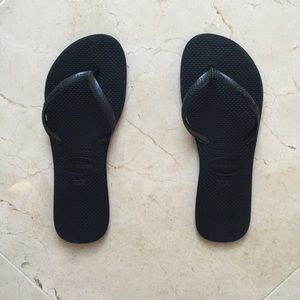 Black Havainas flip flops